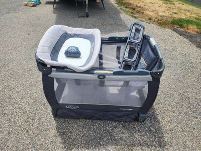 Graco Pack 'n Play Portable Playard with Bassinet & Storage - Gently Used