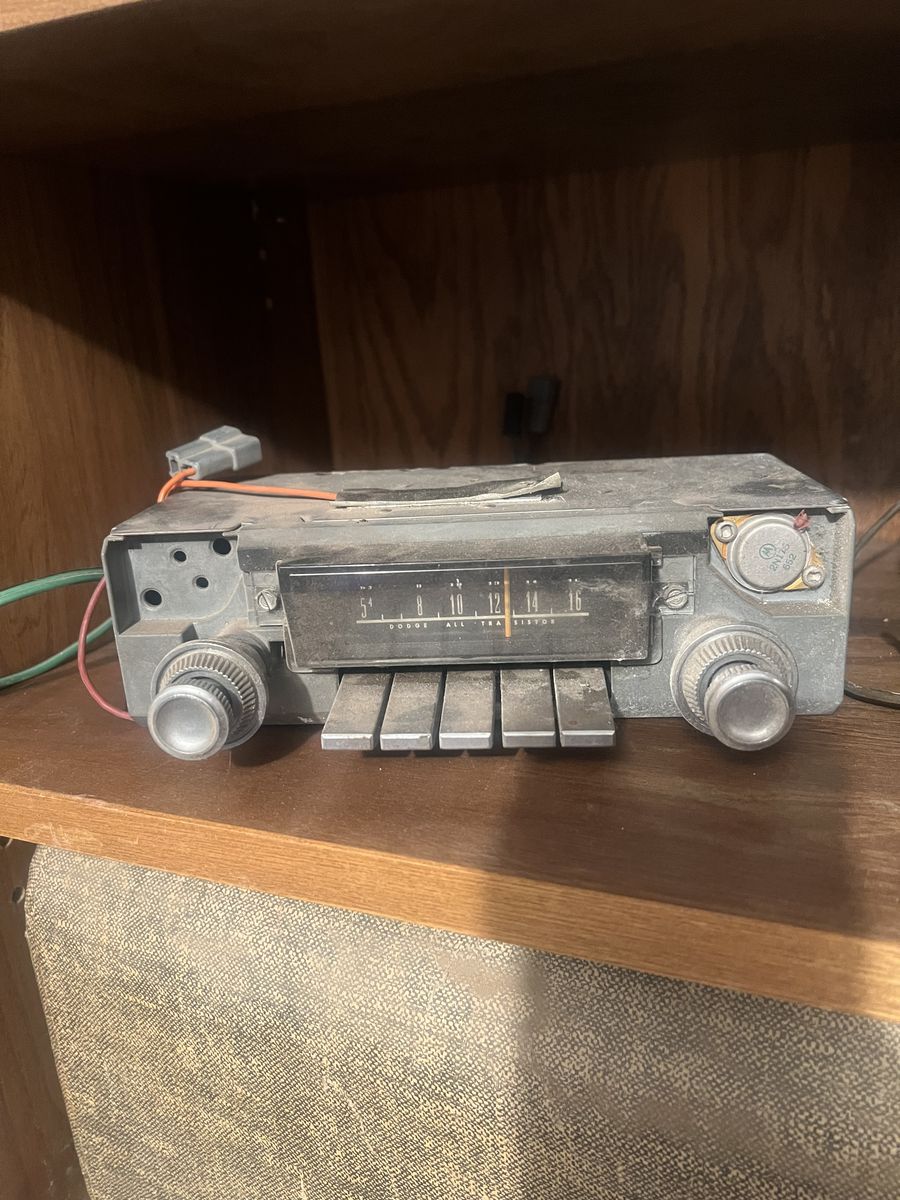 Vintage Mopar am Radio