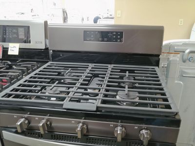 Like New Whirlpool GAS Range~5th Burner~90 Day Guarantee