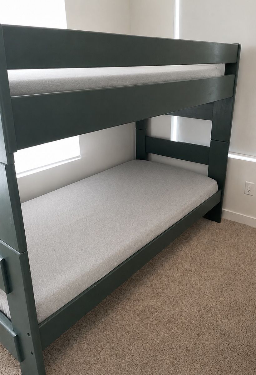 Solid bunk bed