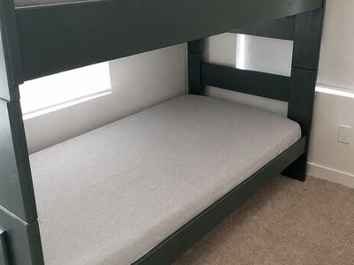 Solid bunk bed