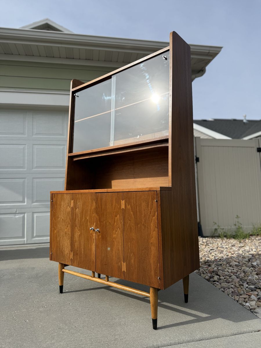 Lane Acclaim Hutch 