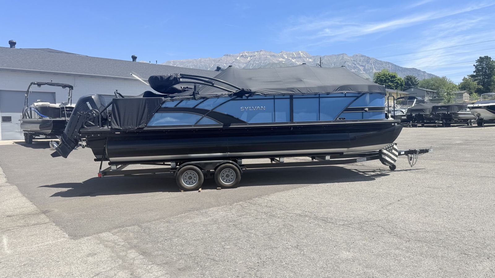 2025 Sylvan l3 Tritoon-mercury 200HP-Under 50Hours