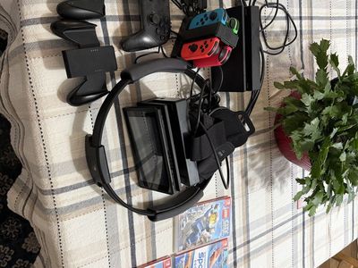 Nintendo Switch w/ 2 docks 5 games