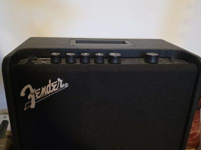 Fender Mustang LT25 25-Watt 1x8" Digital Modeling Guitar Combo Amplifier - Black