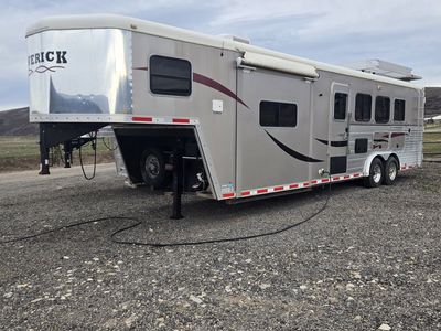 4 Horse Living Quarters Trailer