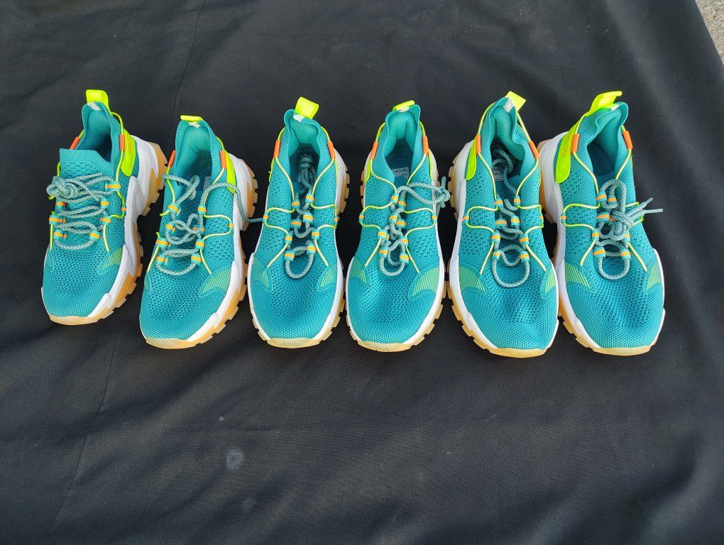 Yelang Just SO SO Running Athletic woman's Shoes WOMENS SIZE 6.5 , 9 and 10  New!