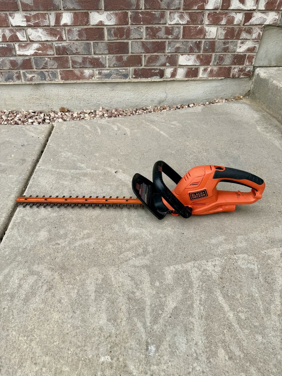 Black+Decker HT22 22” Electric Hedge Trimmer