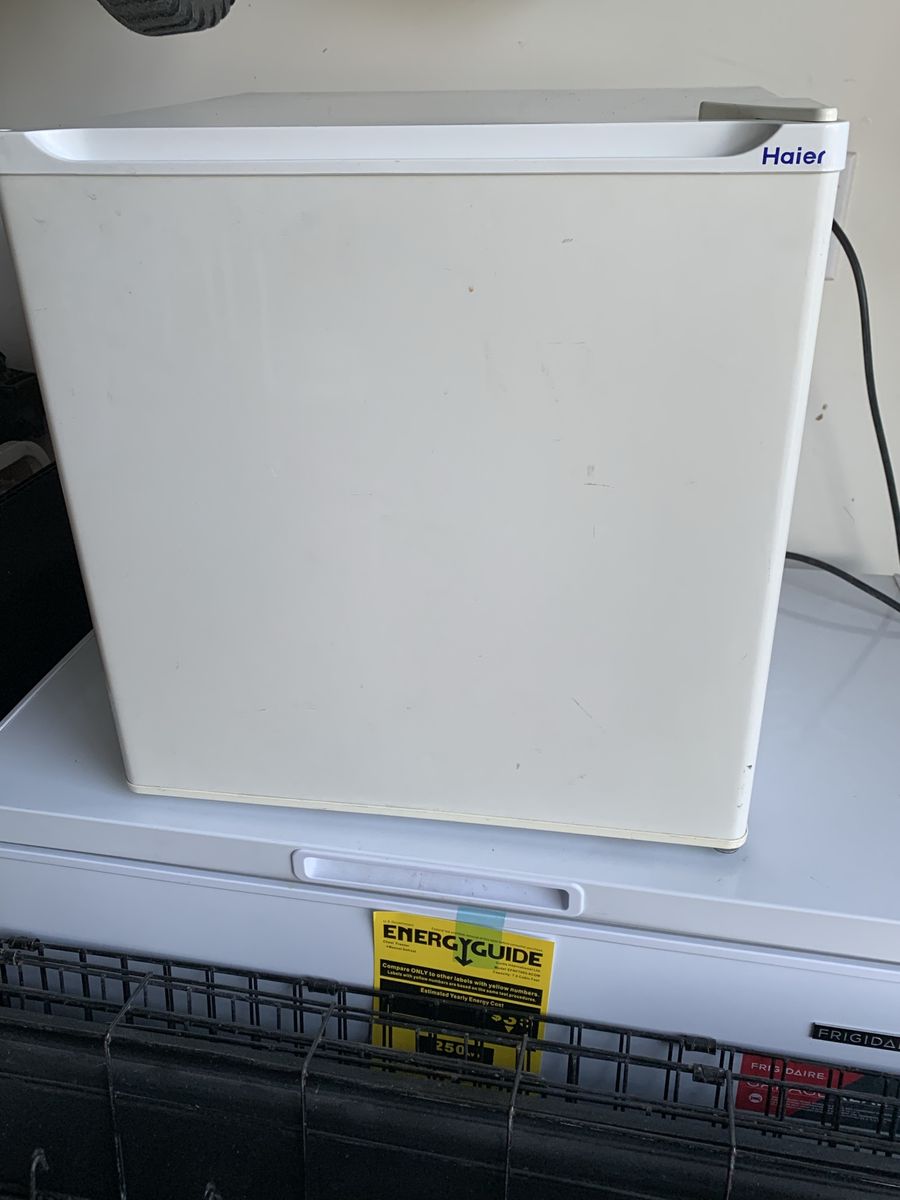 Small dorm or room white haier fridge w freezer
