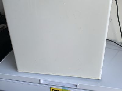 Small dorm or room white haier fridge w freezer
