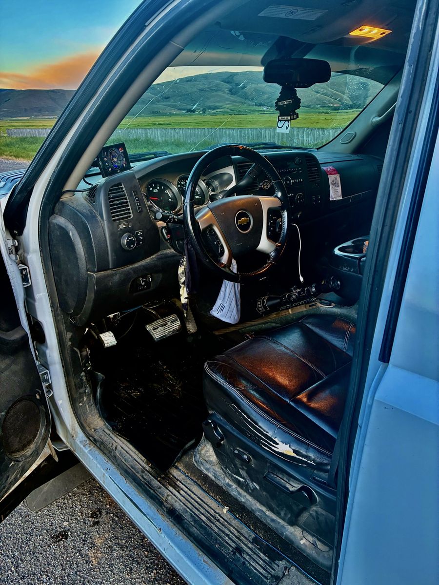 Main image 10