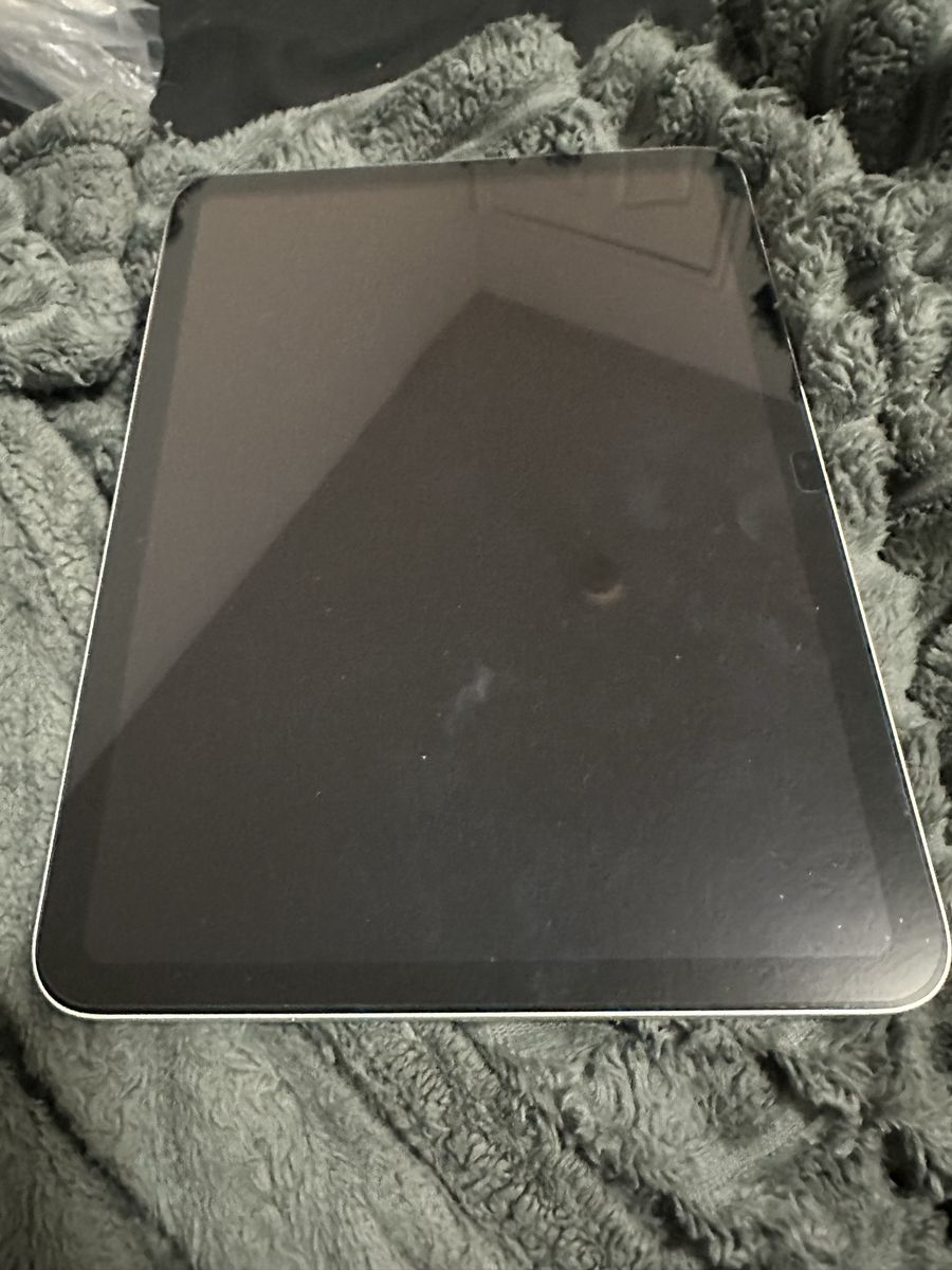 Apple iPad A16 10th gen  - new