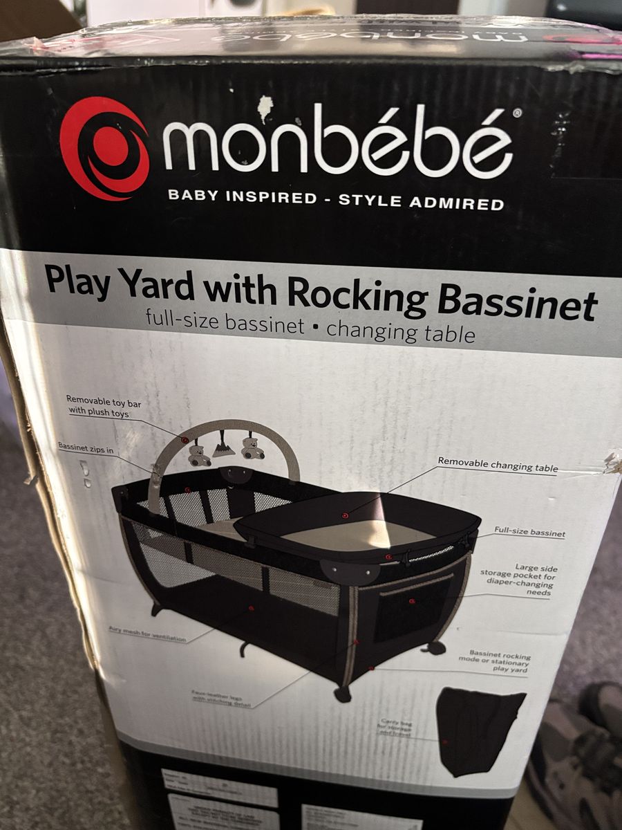 Monbebe Play Yard with Full Size Rocking Bassinet & Changing Table