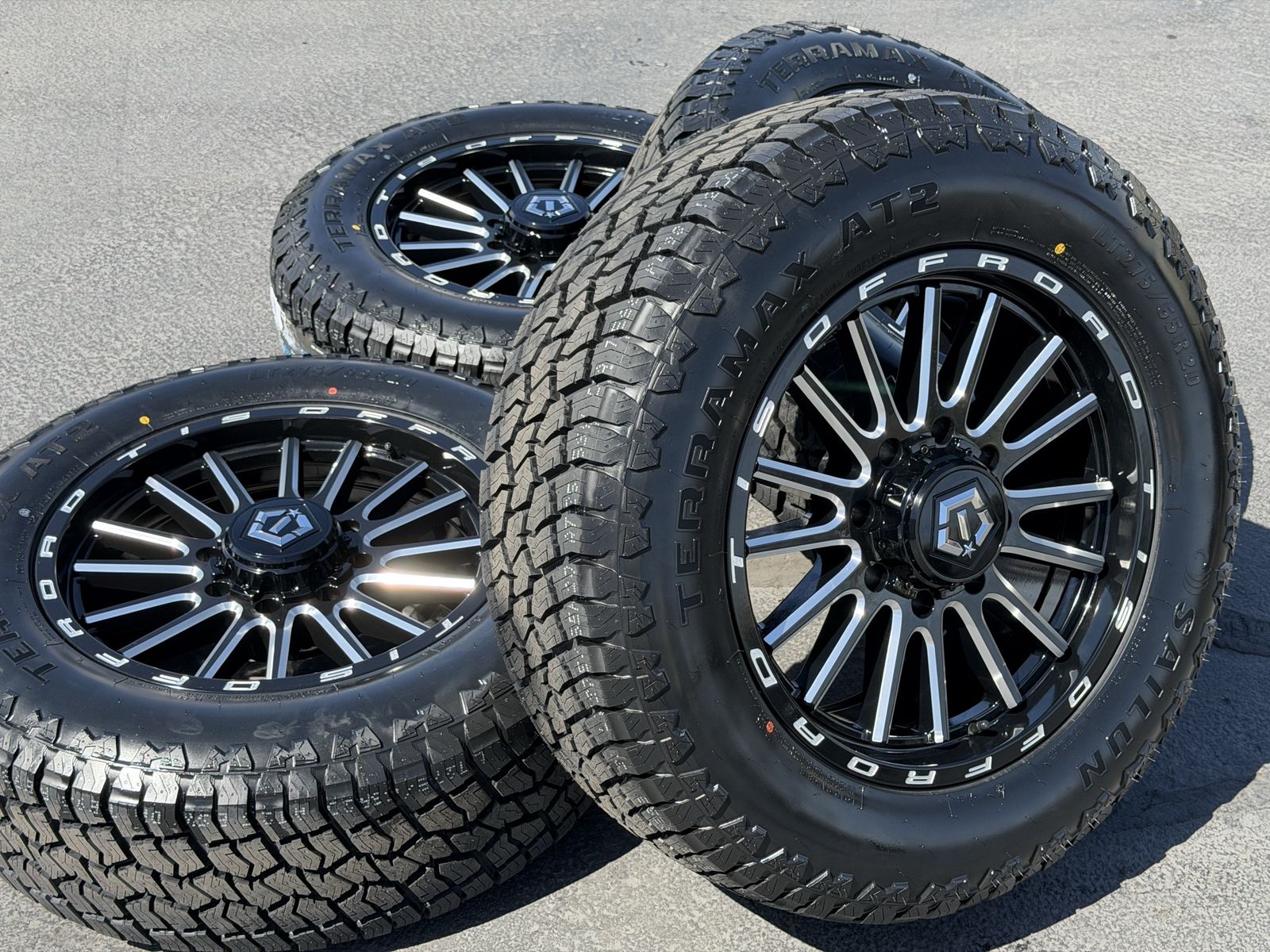 20” TIS 567bm 8 Lug 8x180 34” Sailun AT2 275/65R20