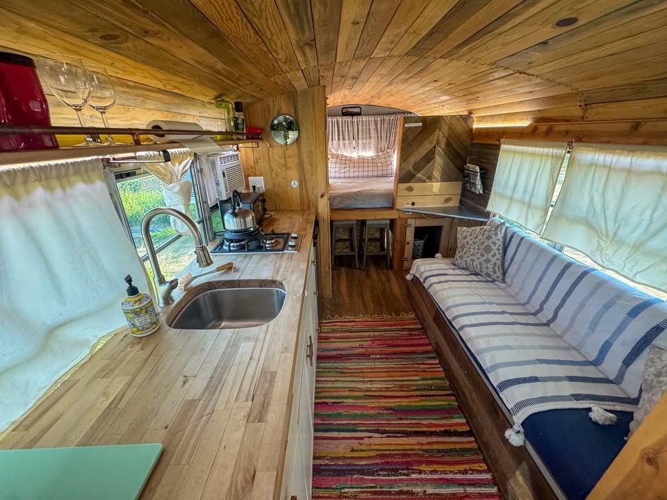 2004 Thomas freightliner