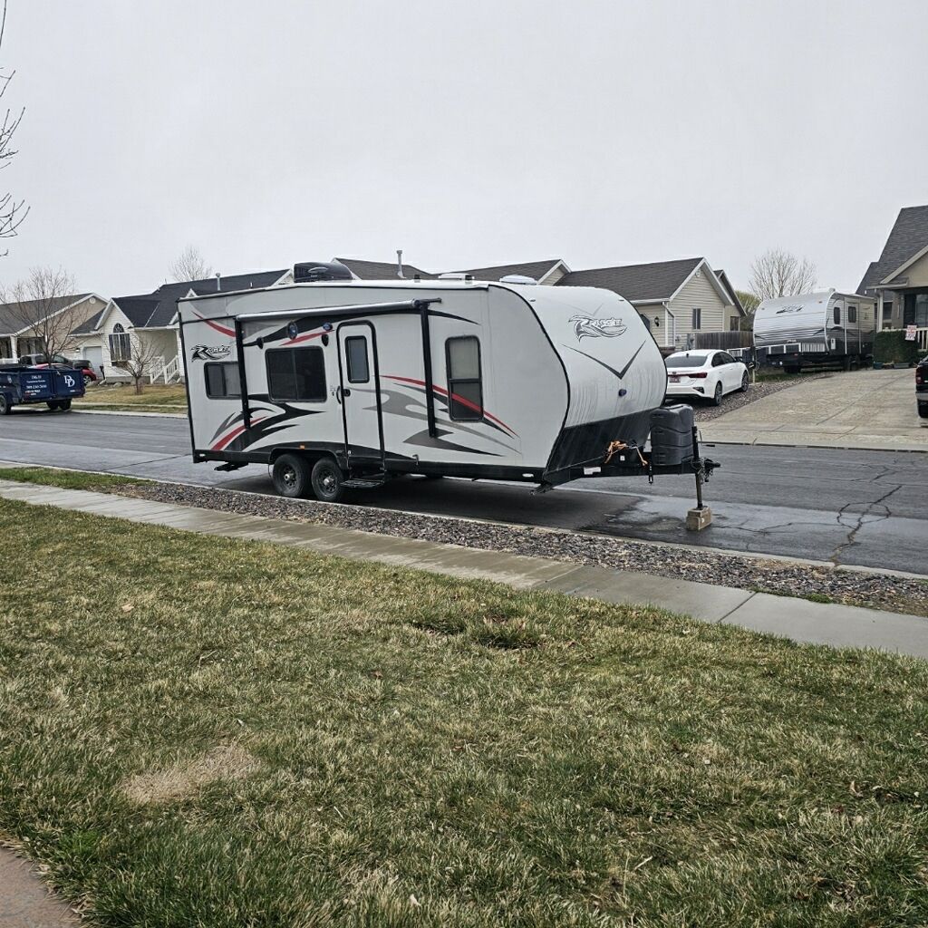 2017 Rage'N By pacific coachworks