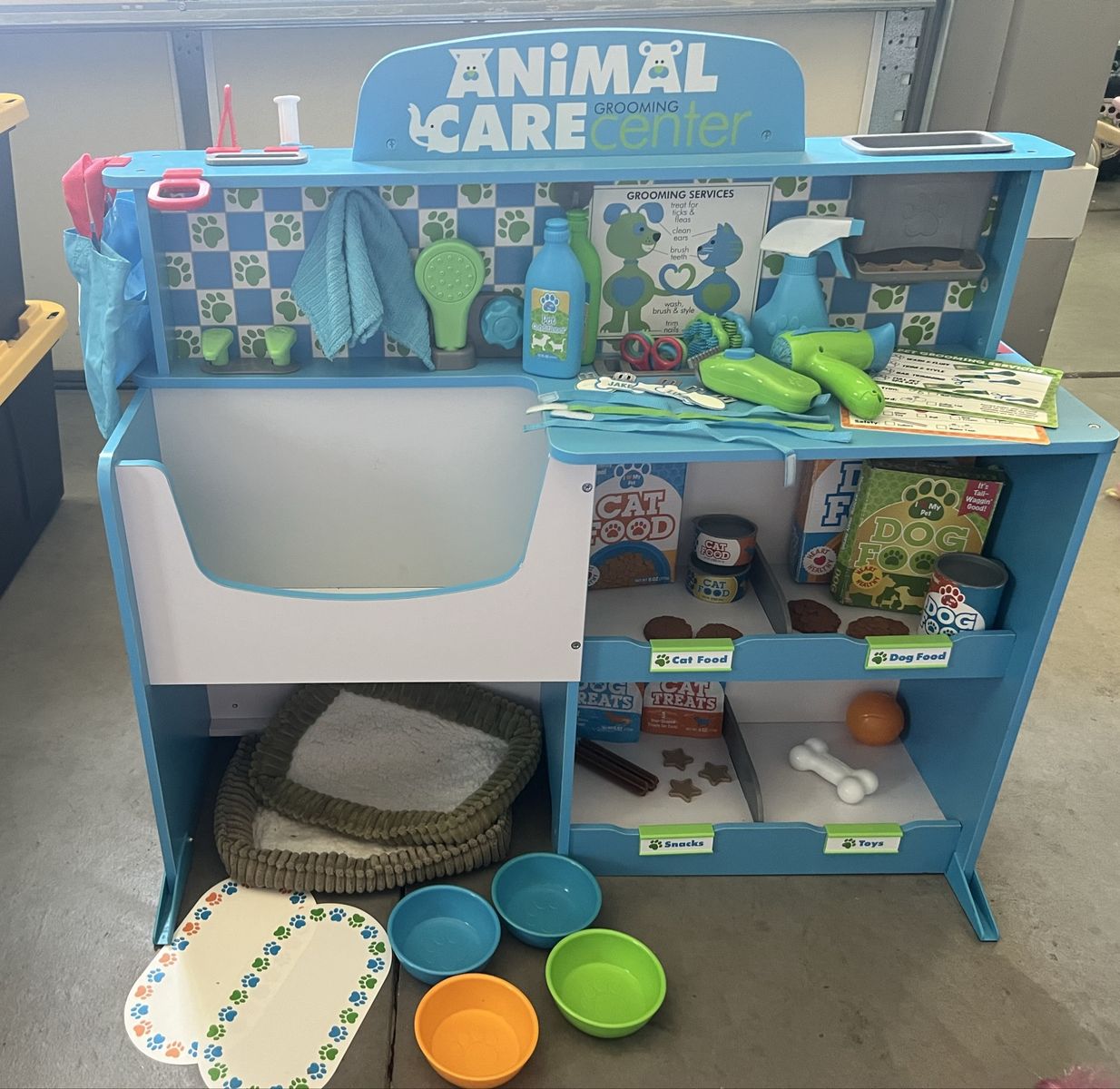 Melissa and Doug animal clinic