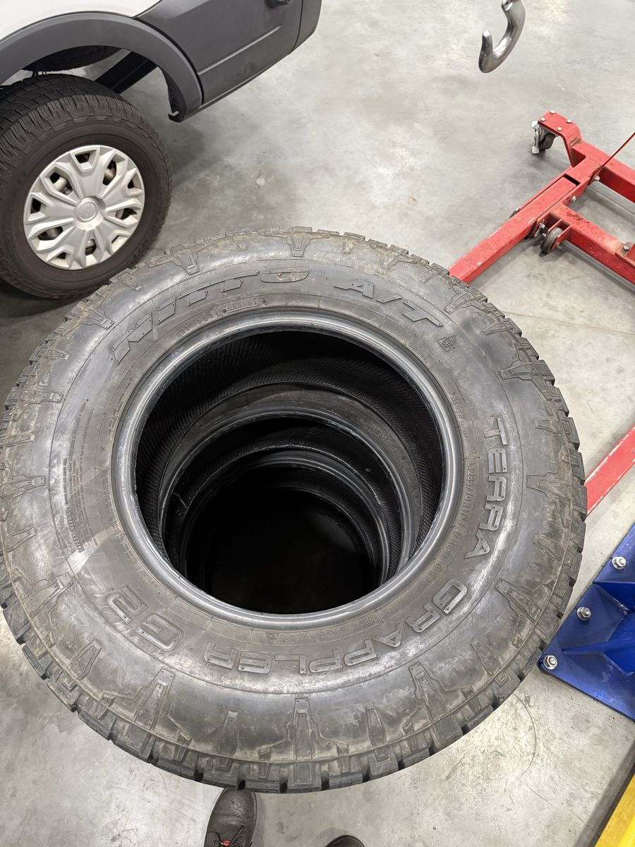 Nitto LT285/70R17