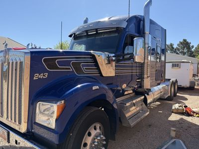 2023 Kenworth W990