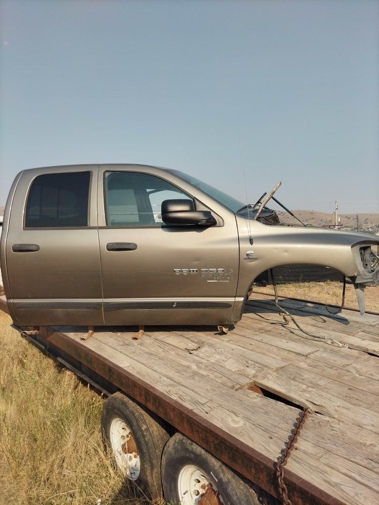 2006 Dodge Ram 3500 Big Horn Truck Cab