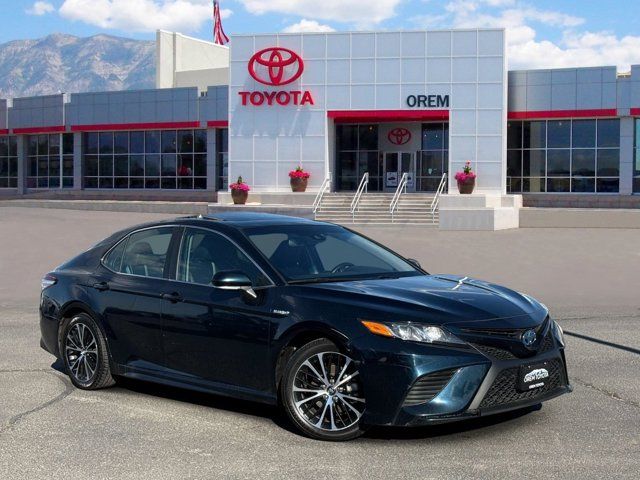 2020 Toyota Camry Hybrid SE