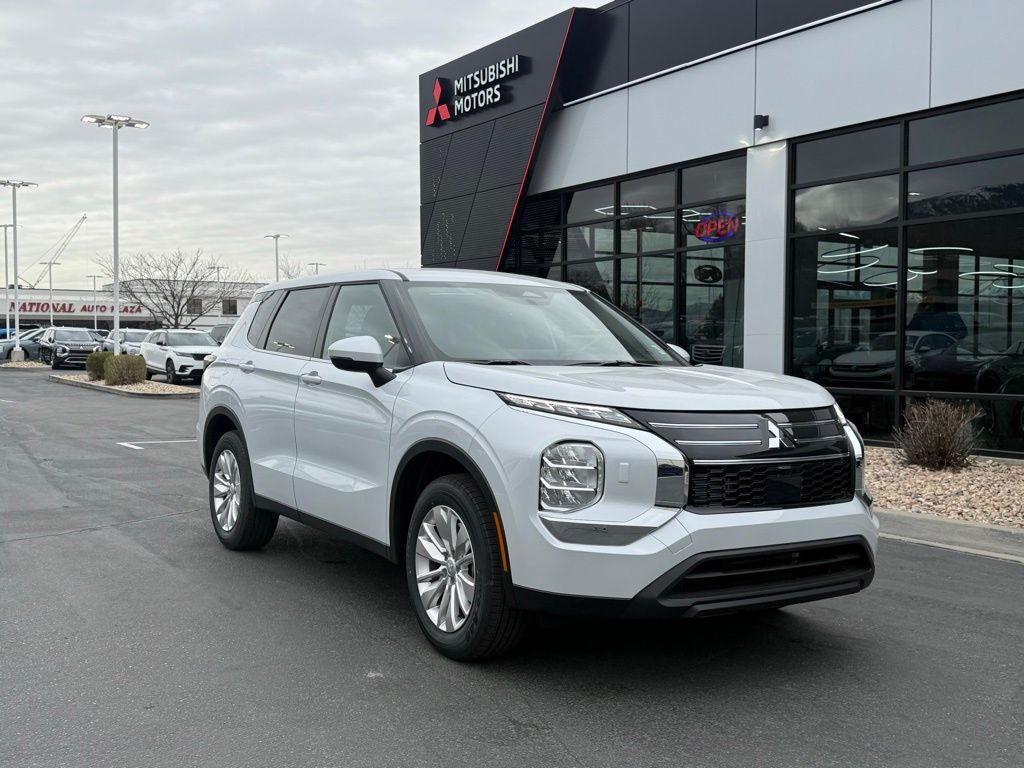 2026 Mitsubishi Outlander ES
