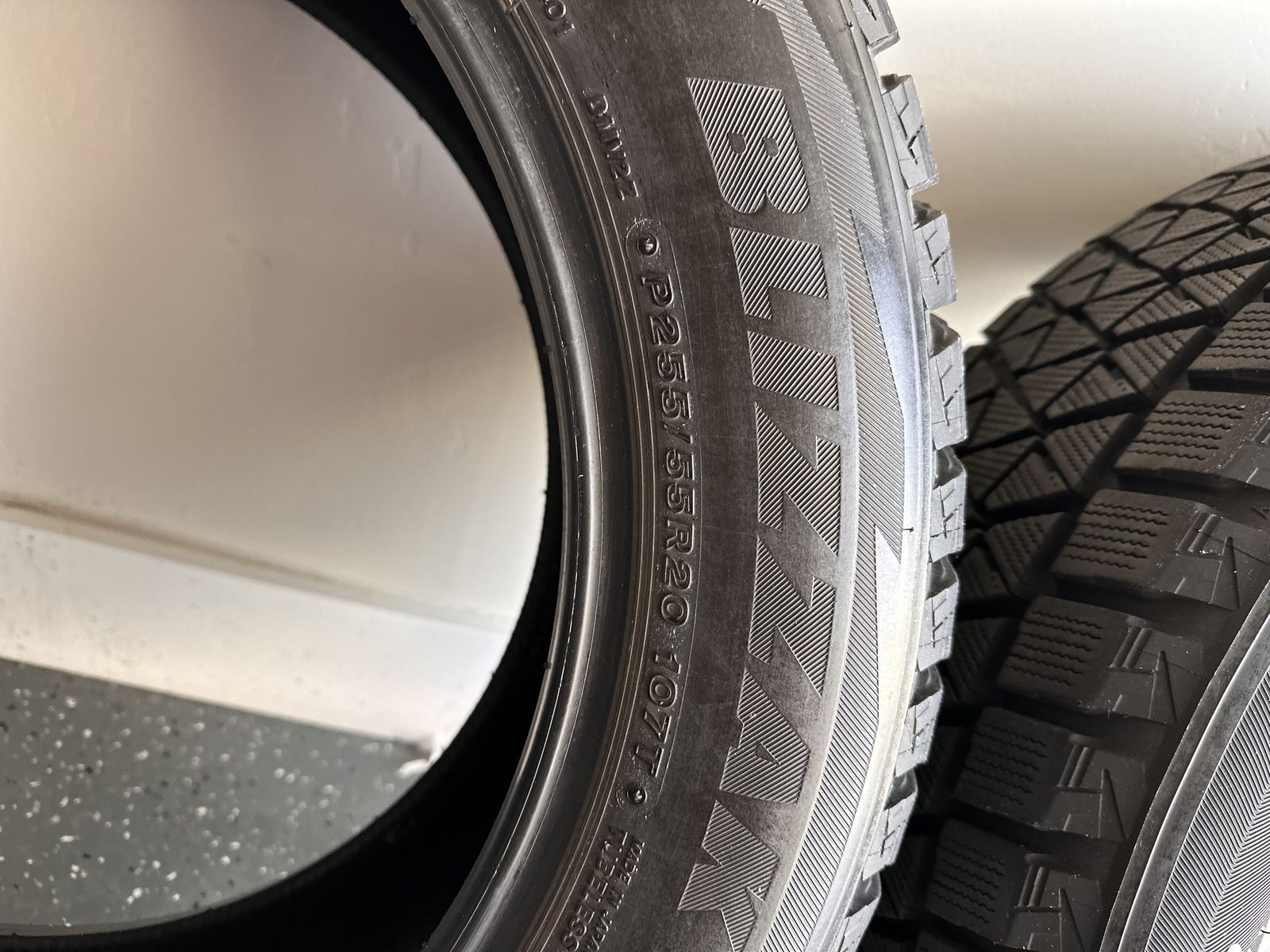 Bridgestone Blizzak P255/55 R20 $600