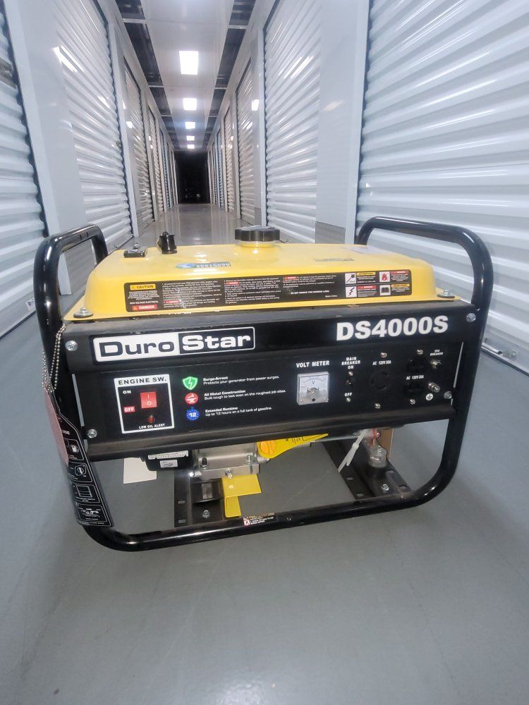 DuroStar DS4000S 4000-Watt 208cc Air Cooled Portable RV Generator