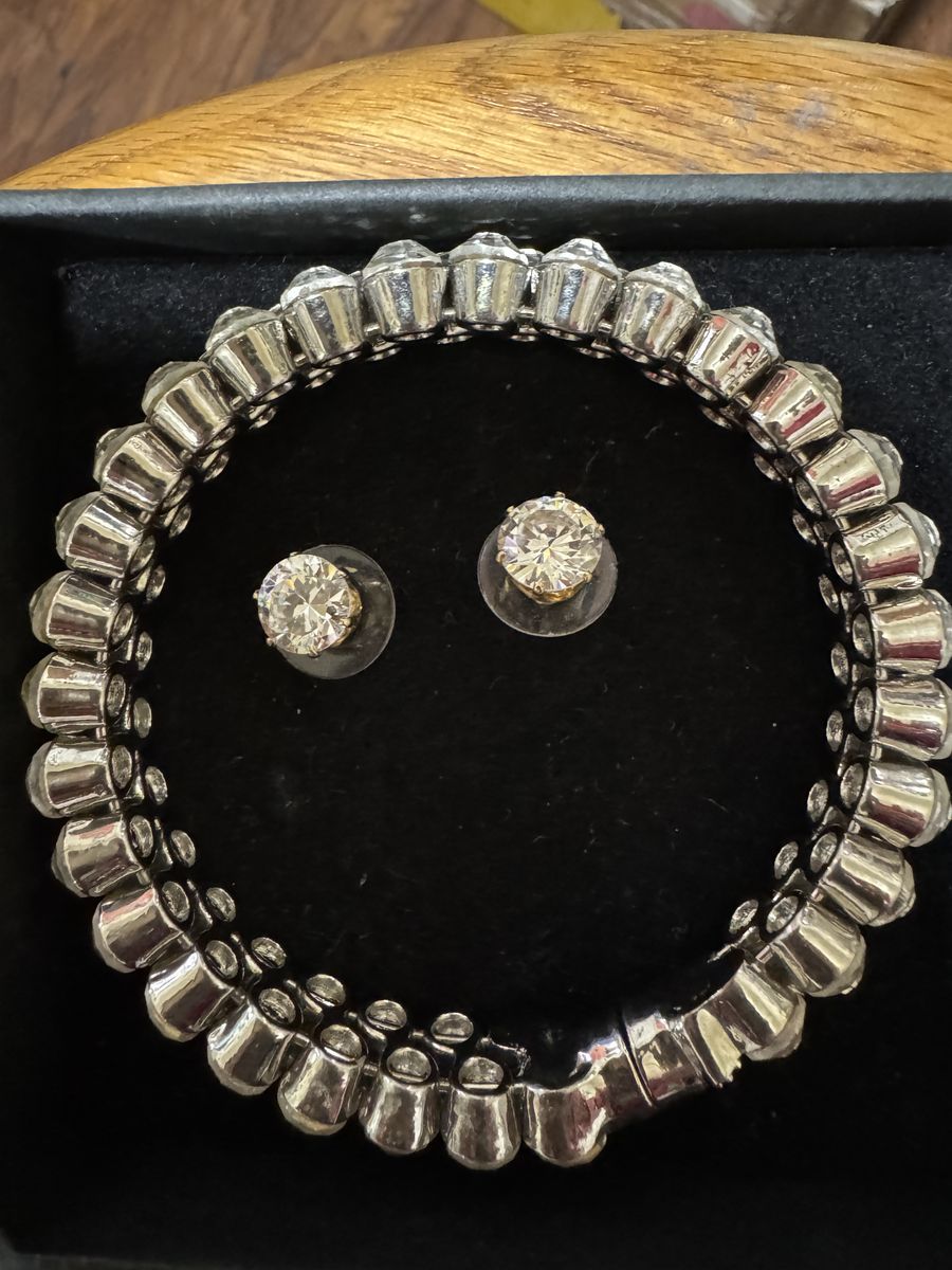 Bracelet and Earrings - Immitation Crystals - Magnetic Closure