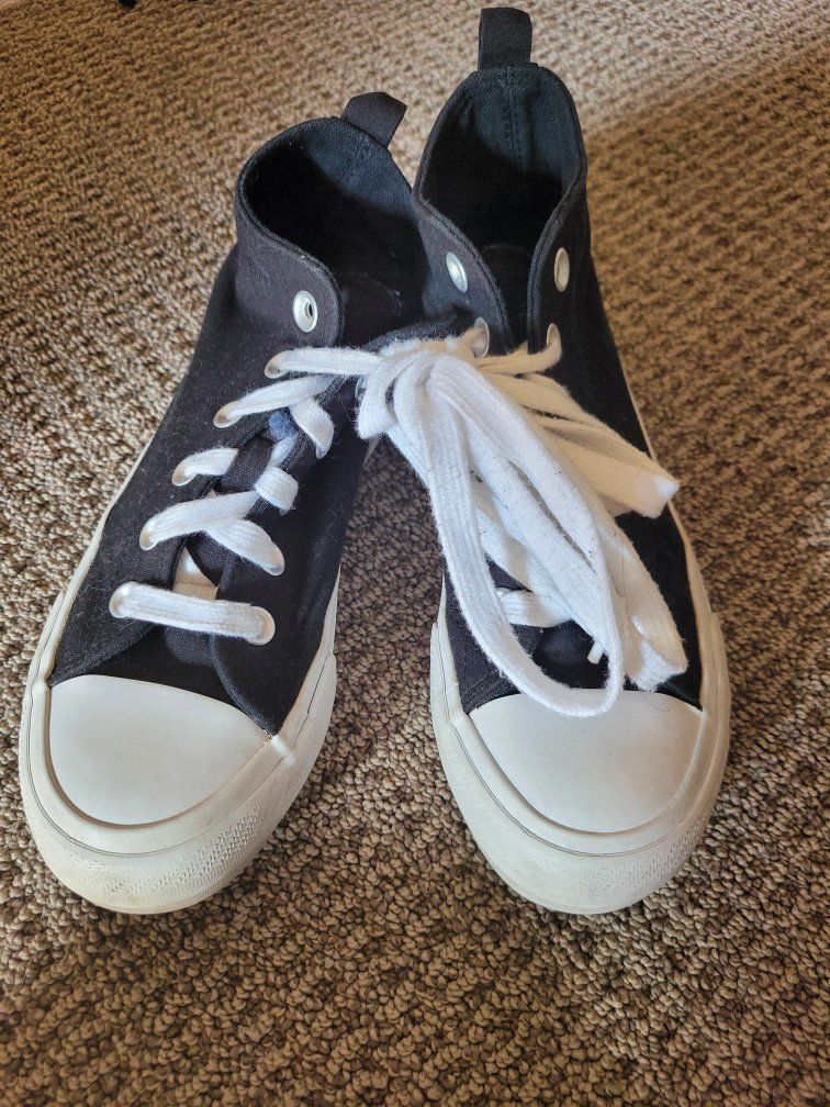 Unbranded Black Canvas High-Top Sneakers with White Laces - Women's Size 3