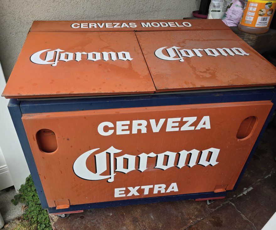 Corona Extra Rolling Ice Chest / Party Cooler
