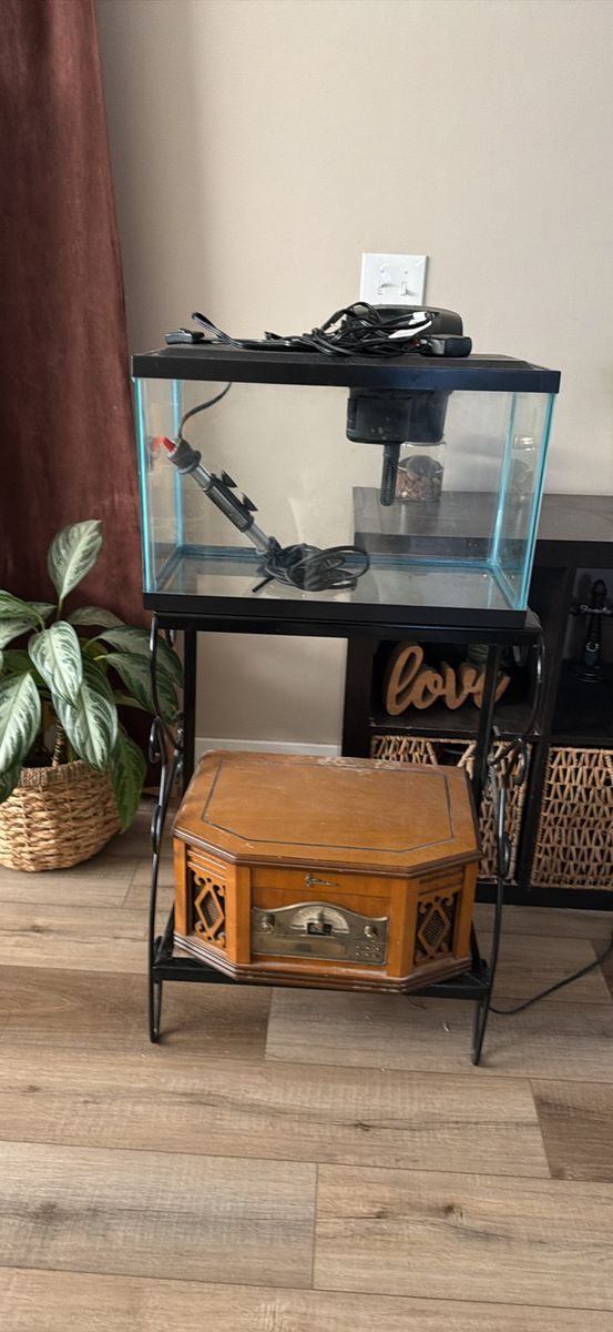 10 gallons fish tank and stand