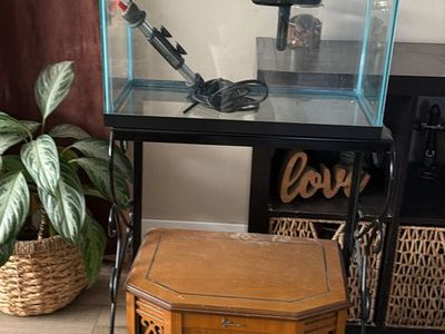 10 gallons fish tank and stand