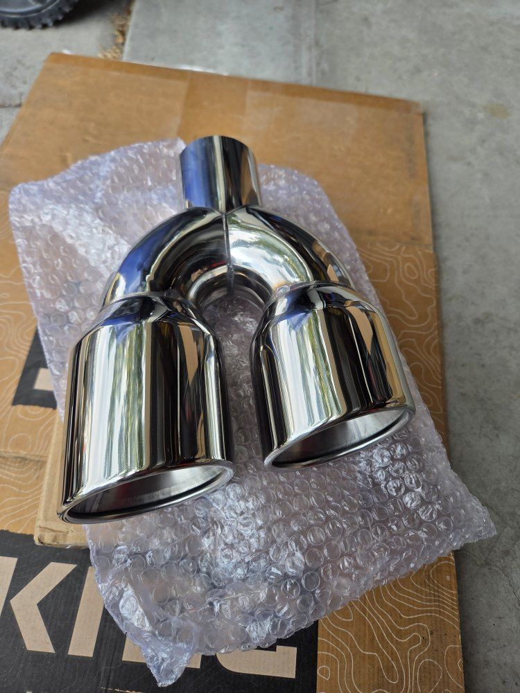 New Dual Outlet Exhaust Tip 2.5" Inlet Dual 3.5" Outlet Double wall Chrome