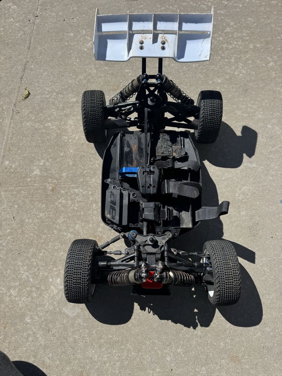 RC8be Associated 1/8 Ebuggy