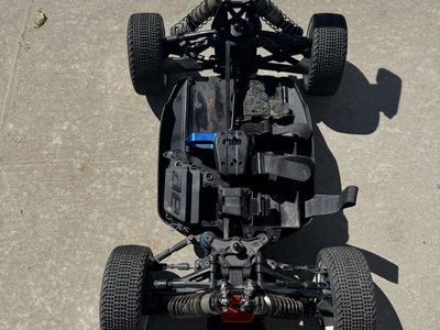 RC8be Associated 1/8 Ebuggy