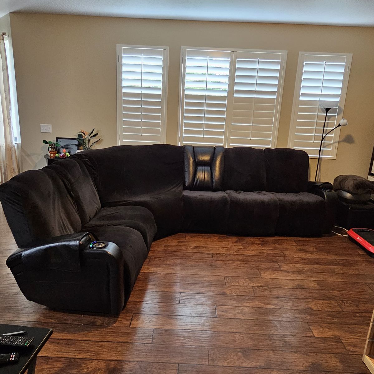 6‑Piece Powered Reclining Sectional (Black Faux Leather)