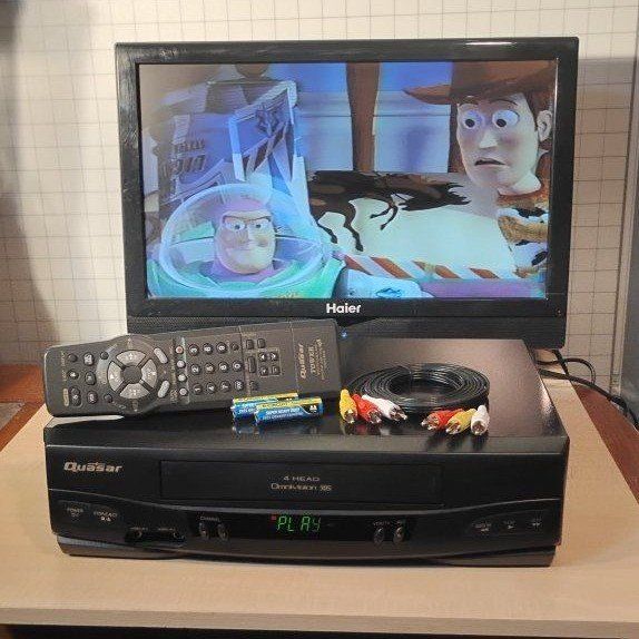Quasar 4-Head Omnivision VCR VHS video cassette player recorder with remote 