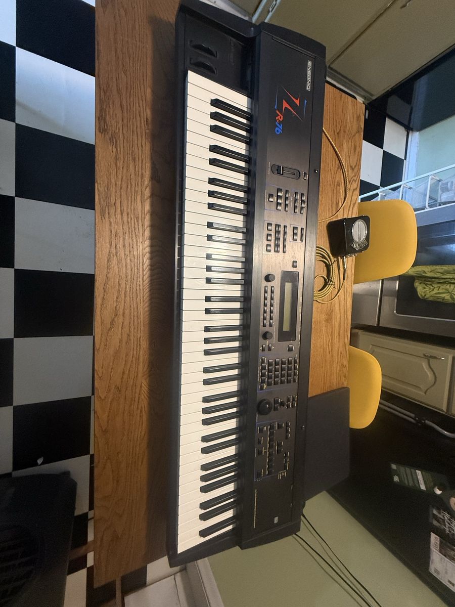 Ensoniq ZR-76 synthesizer keyboard synth