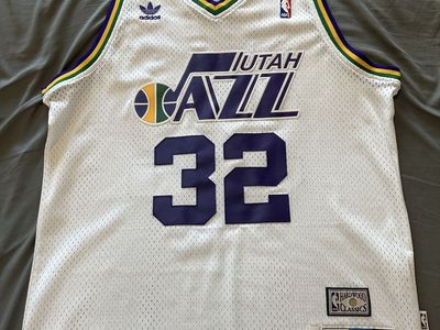 Adidas Utah Jazz Karl Malone #32 Hardwood Classics Stitched Jersey - Size L, 1985-86