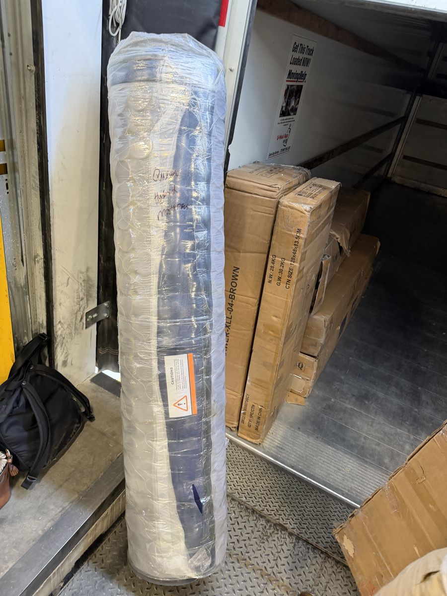 New, Queen size 12”Hybrid mattress medium