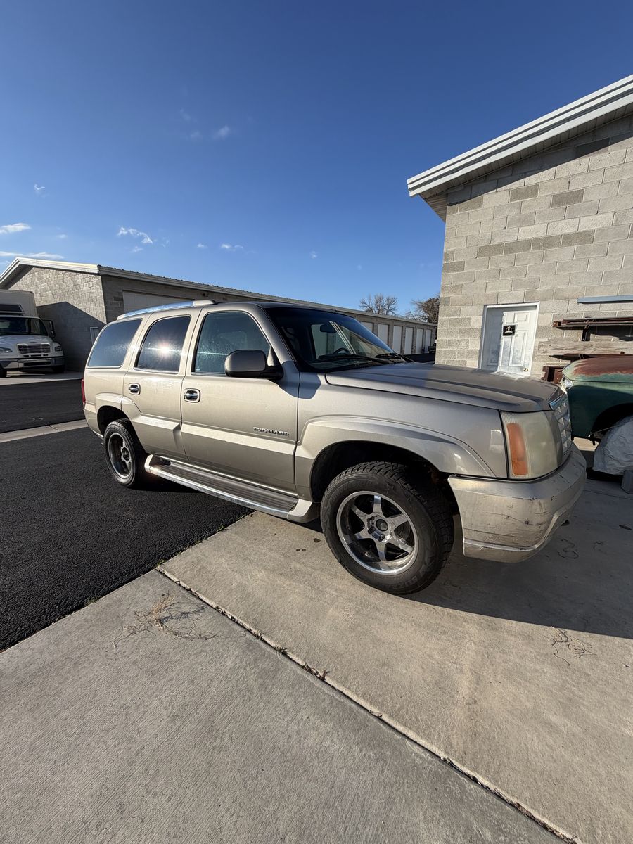 2002 CADILLAC ESCALADE Luxury