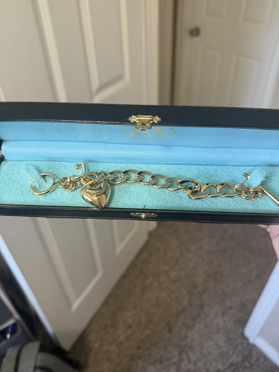 Chunky juicy Couture Gold Heart Charm Bracelet