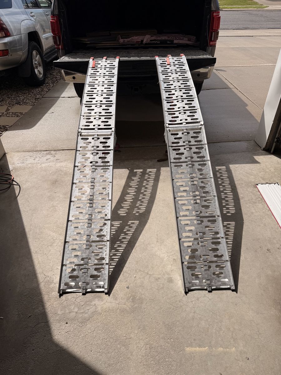 Aluminum Bi-Fold Loading Ramps – Pair