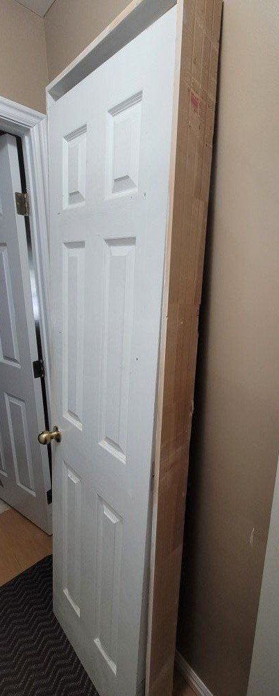 Pre-Hung interior door with jam 2' x 80 inches