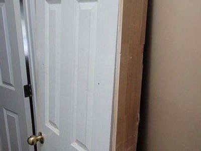 Pre-Hung interior door with jam 2' x 80 inches