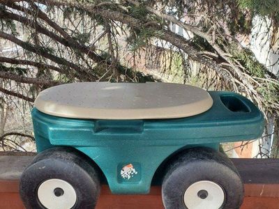 Rolling garden seat