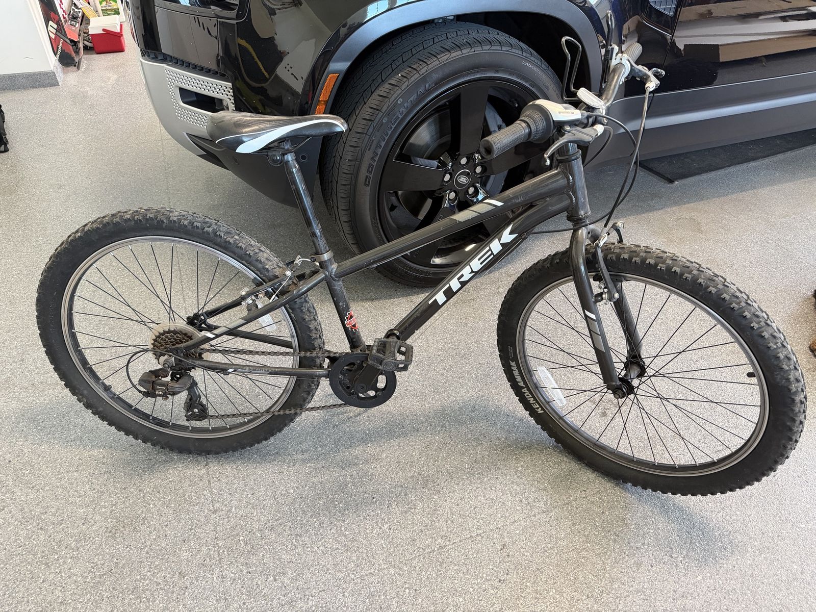 TREK PRECALIBER 24 7SP BOYS 24 GLOSS DNISTER BLACK