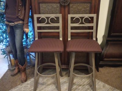 Set of 2 Metal Counter Bar Stools with Upholstered Seats, look like new excellent condition