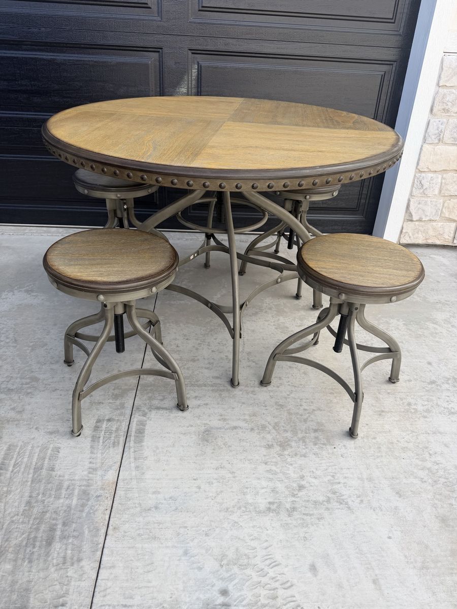 Beautiful adjustable industrial Table & Stools